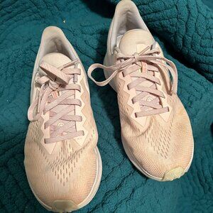 Nike Millenial Pink Running Shoes